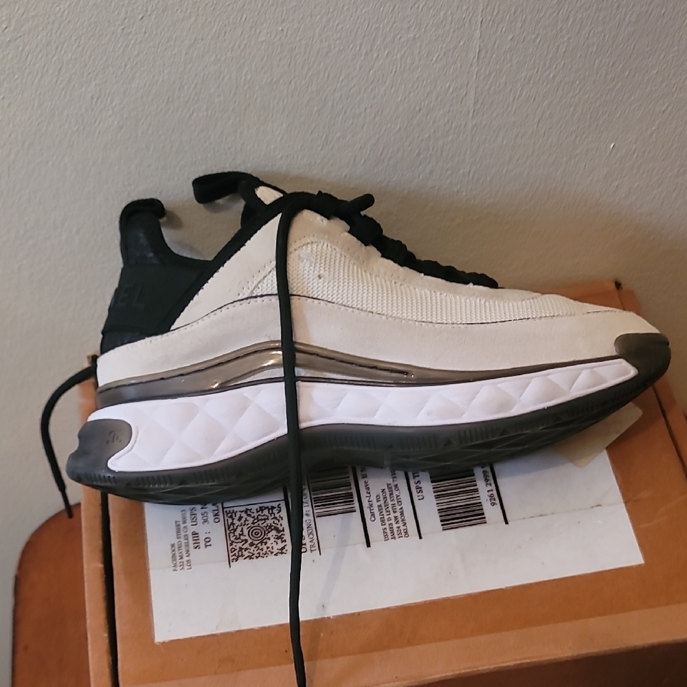 CHANEL Monochrome Lace-Up Sneakers - Picture 11 of 12